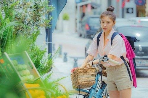 Mỹ nhân Ha Ji Won độc thân, giàu có ở tuổi 42