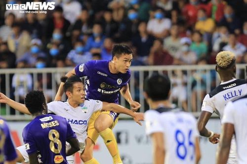 Hà Nội FC thi đấu như đá tập, nhấn chìm HAGL ở 'thánh địa' Pleiku