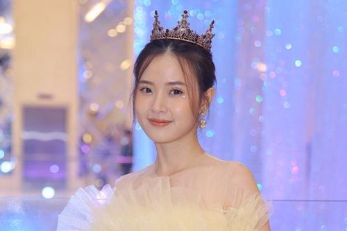 Midu, Khổng Tú Quỳnh dự show thời trang