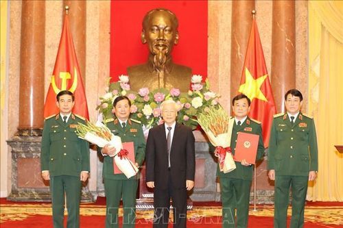 Tổng Bí thư, Chủ tịch nước trao quyết định thăng quân hàm cho hai tướng lĩnh