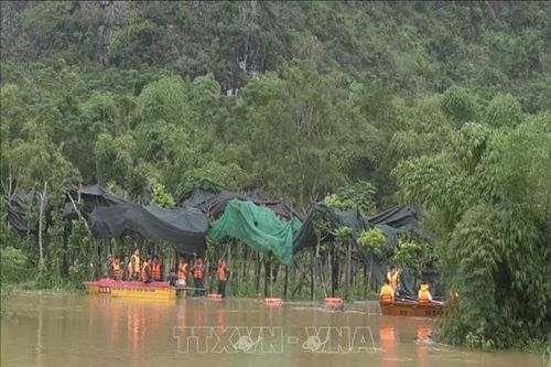 Đi qua ngầm, hai học sinh lớp 8 ở Hòa Bình bị lũ cuốn trôi