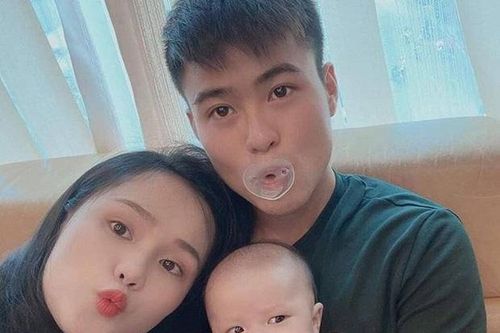 'Bố bỉm sữa' Duy mạnh check in cùng vợ và con trai