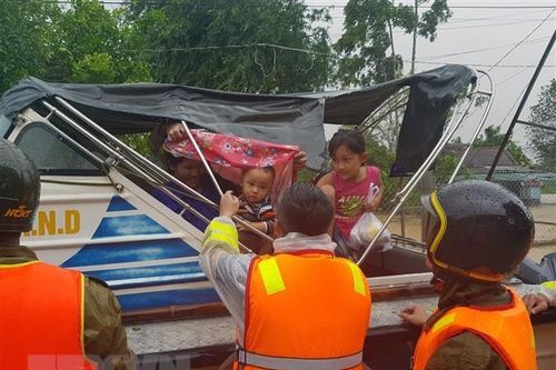 Hà Tĩnh: Huyện Hương Khê khẩn trương sơ tán dân ra khỏi vùng nguy hiểm