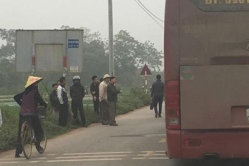 Vạch trần thủ đoạn lừa đảo mới của những thanh niên giả 'người gửi hàng' trên Quốc lộ 32