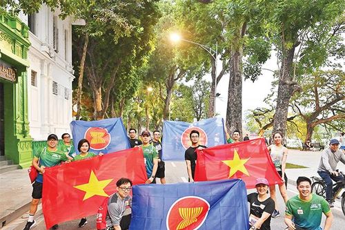 Ngắm nhìn Hà Nội từ đường chạy Marathon