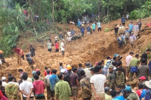 Tìm thấy 6 thi thể trong một gia đình bị vùi lấp ở Quảng Trị