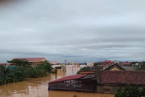 Quảng Bình: Lũ lớn chưa từng có, ngập trắng trời