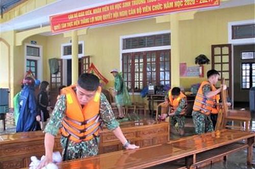 Sáng hình ảnh Bộ đội Cụ Hồ nơi 'tâm lũ' Cẩm Xuyên