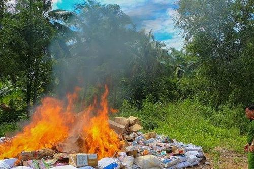 Tiêu hủy 15.000 sản phẩm hàng hóa nhập lậu