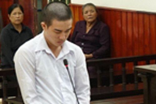 20 năm tù cho nam thanh niên đổ xăng đốt cha ruột tử vong