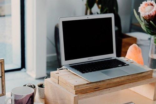 Cách bài trí bàn làm việc hợp phong thủy để sự nghiệp thăng tiến