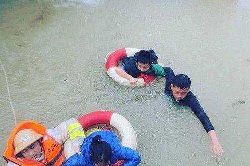 Những người đi xuyên tâm lũ