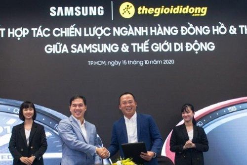 Thị trường 'smartwatch' chuyển động khi MWG ký kết với Samsung