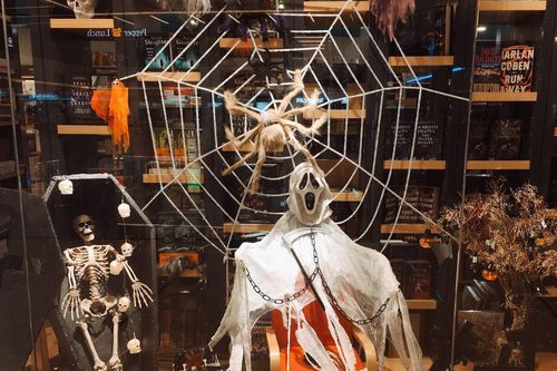 Gợi ý đi chơi Halloween 'nghe là hết hồn': Tham gia đại tiệc 'rùng rợn' trong... nhà sách