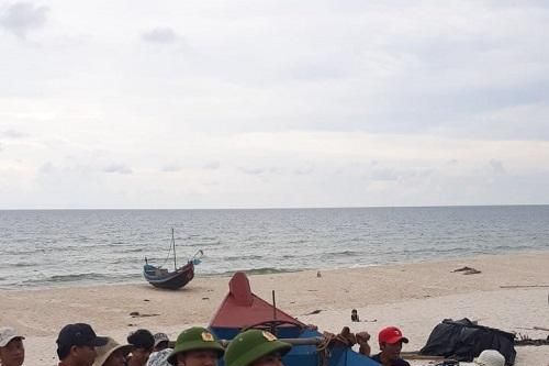 Quảng Bình: Phó trưởng Công an xã đứt ba ngón chân khi cứu dân vượt lũ