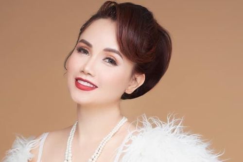 Cô Xuyến 'Về nhà đi con' tung ảnh sexy và khoe giọng hát