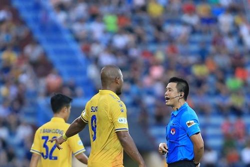 Người được cứu và đội bóng không may