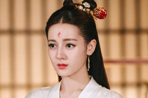 Địch Lệ Nhiệt Ba gây tranh cãi khi thắng giải phụ tại lễ trao giải Asia Contents Awards 2020