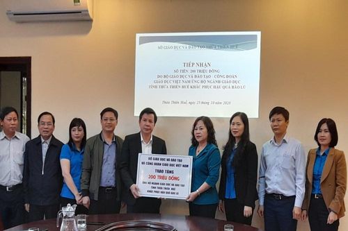 Bộ GD-ĐT hỗ trợ ngành giáo dục Huế khắc phục hậu quả lũ lụt