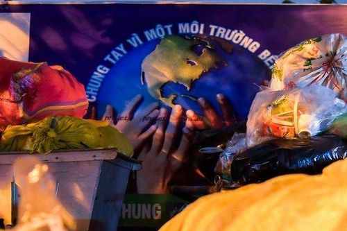 Hà Nội: Rác thải bủa vây nhiều tuyến phố