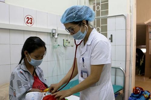 Chủ động phòng bệnh viêm phổi cho trẻ thời điểm giao mùa