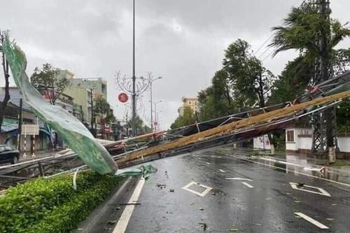 Bão số 9 gây thiệt hại nặng tại nhiều địa phương