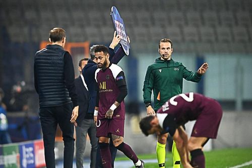 Neymar rời sân sớm ở Champions League