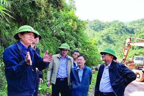 Chuyện về những con người 'bám đường thông tuyến'