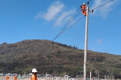 Bão số 9: Các địa phương nỗ lực sửa chữa sự cố điện, đường giao thông