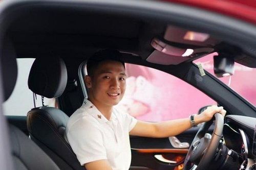 Bóc giá xế hộp Mercedes GLC 300 Bùi Tiến Dũng mua tặng vợ