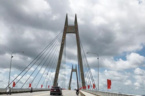 Cần có biện pháp hạn chế va chạm giữa tàu bè và công trình thủy trên sông