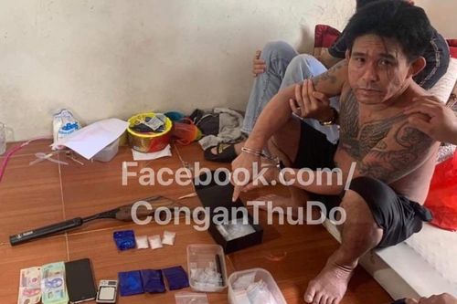 Tạm giam hai bố con mua bán trái phép chất ma túy