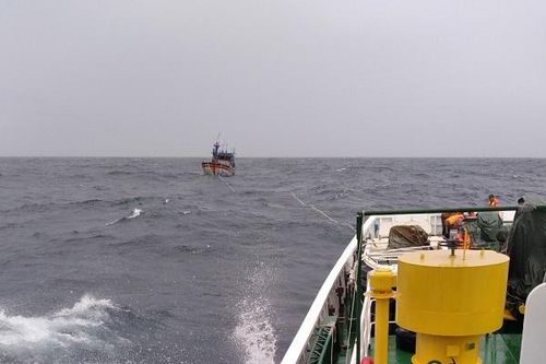 Vụ chìm tàu, 26 thuyền viên mất tích trên biển Khánh Hòa: 3 thuyền viên được cứu sống