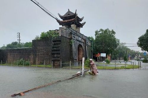 Cảnh báo những tuyến đường ngập sâu ở Thành phố Vinh
