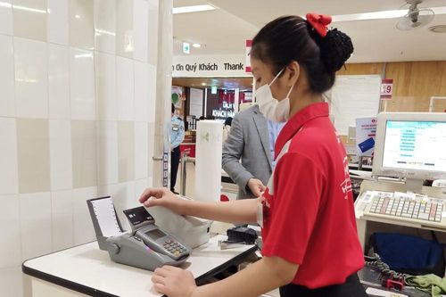 Những 'đặc quyền' thẻ ngân hàng không phải sinh viên nào cũng biết