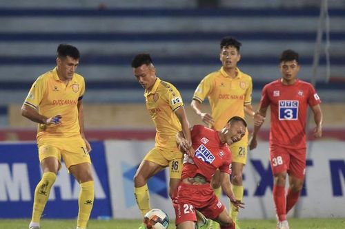 Nam Định và Quảng Nam: Đội nào sẽ rời bỏ V-League xuống hạng nhất ?