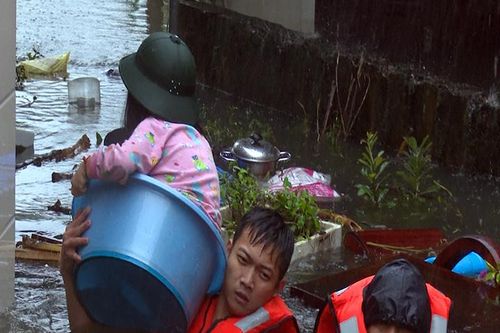 Sơ tán an toàn hàng nghìn hộ dân ở Nghệ An