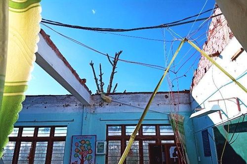 Bốn học sinh bị vùi chết, 300 trường học ở Quảng Nam tan hoang sau bão
