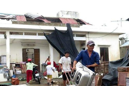 'Mái ấm tình thương' hỗ trợ người dân khắc phục hậu quả bão số 9