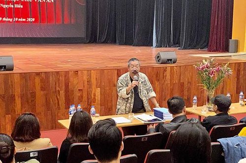 Đạo diễn Lê Hùng dựng vở 'Tình-Tiền chìm nổi'