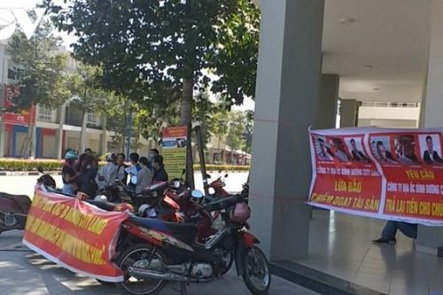 Bình Dương: Mua phải dự án 'ma', khách hàng treo băng rôn đòi quyền lợi
