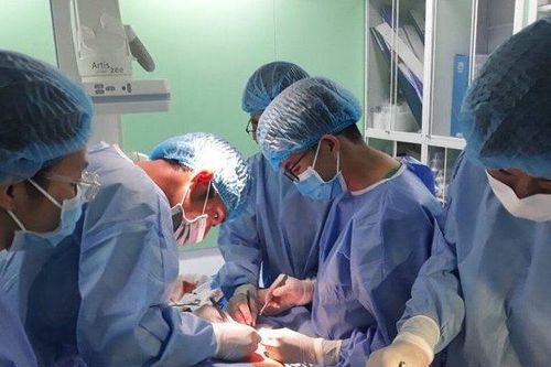 Phẫu thuật cứu cụ ông mắc bệnh lý động mạch phức tạp