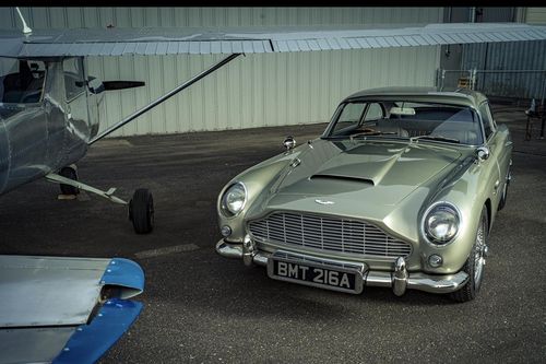 Mô hình xe Aston Martin của James Bond có giá 201.007 USD