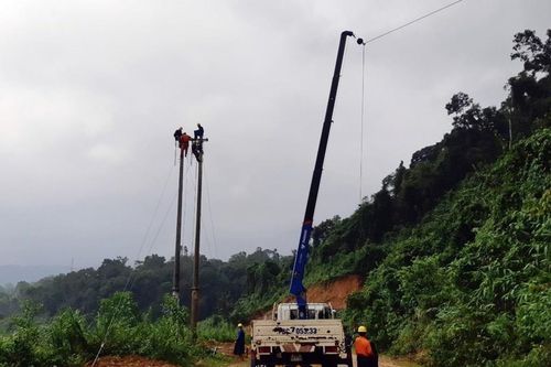 Khôi phục, cấp điện trở lại cho xã vùng cao của tỉnh Quảng Bình