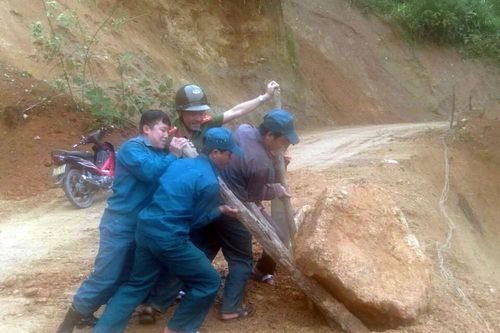 Nghệ An: Khẩn trương khắc phục các tuyến đường hư hỏng sau mưa lũ