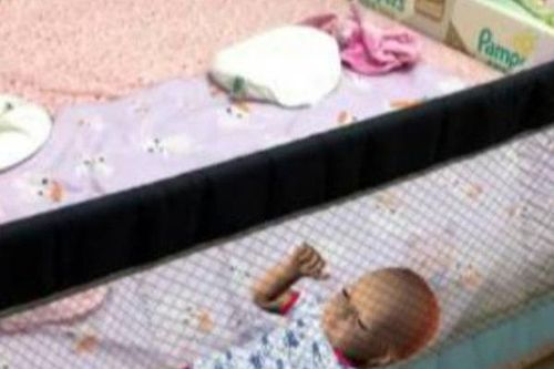 Bé gái 6 tháng tuổi tử vong thương tâm do kẹt giữa thành nệm và tường