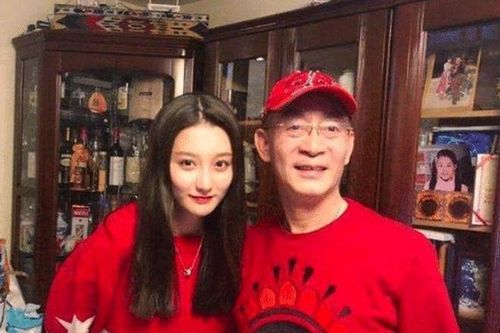 Cô con gái xinh, giỏi được Lục Tiểu Linh Đồng giấu kín suốt nhiều năm