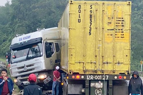 Tai nạn giao thông gây kẹt xe 10 km trên quốc lộ 9