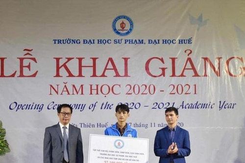 Sạt lở ở Trà Leng: Lễ khai giảng ấm tình của sinh viên mất cả ba mẹ