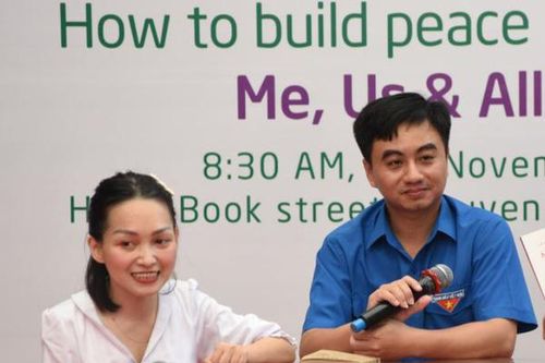 Bán sách để hỗ trợ đồng bào miền Trung